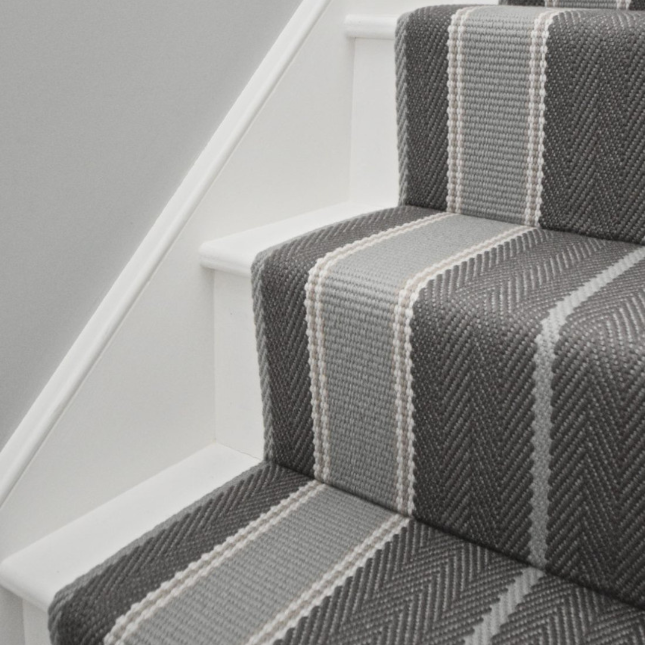 Traploper Off the Loom Broomley Battle Grey