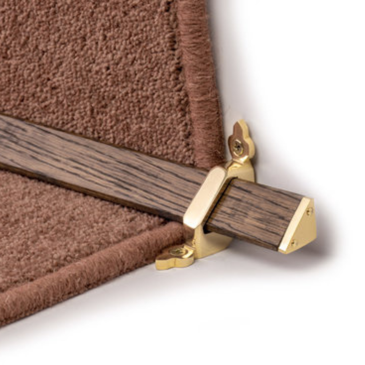 Traproede brass dark oak tudor.