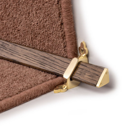 Traproede brass dark oak tudor.