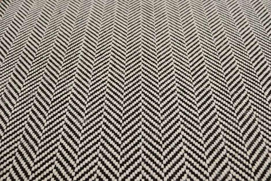 Traploper Hartley Tissier Herringbone Ivory & Black
