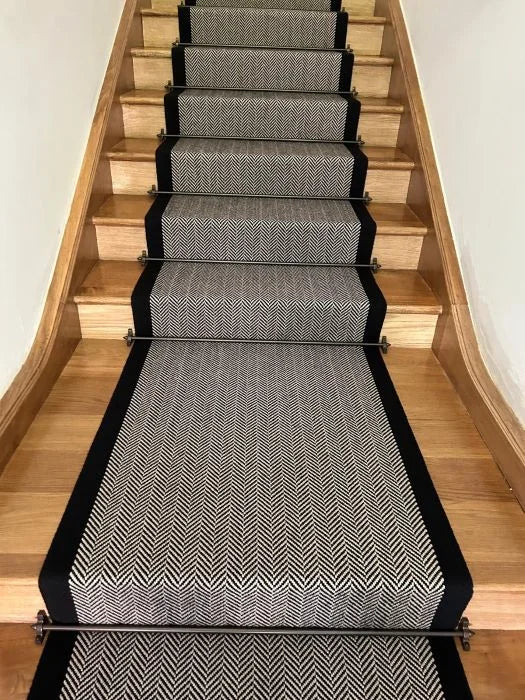 Traploper Hartley Tissier Herringbone Border Ivory & Black
