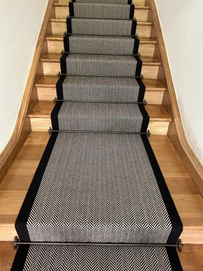 Traploper Hartley Tissier Herringbone Border Ivory & Black