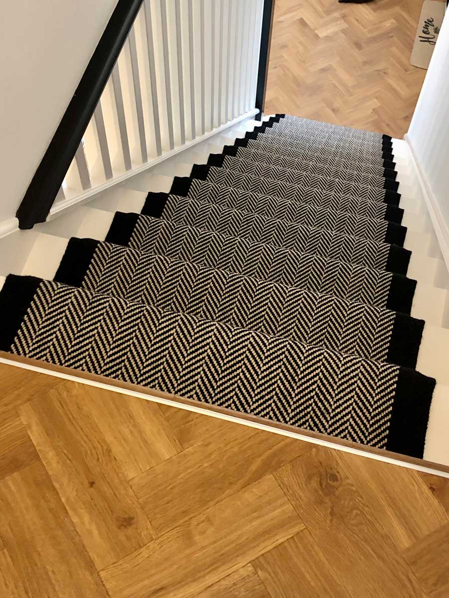 Traploper Hartley Tissier Herringbone Border Ivory & Black