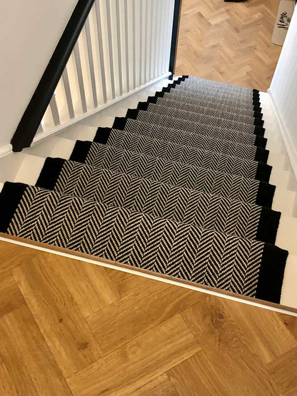 Traploper Hartley Tissier Herringbone Border Ivory & Black