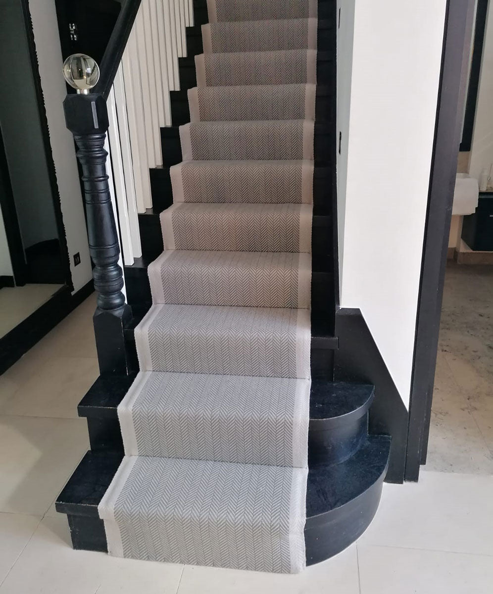 Traploper Hartley Tissier Herringbone Border Nickel & Light grey
